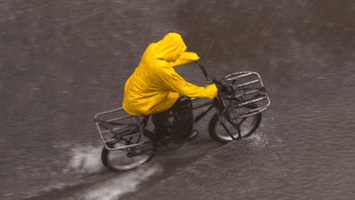 Rouler sous la pluie : comment rester à l’aise et en sécurité